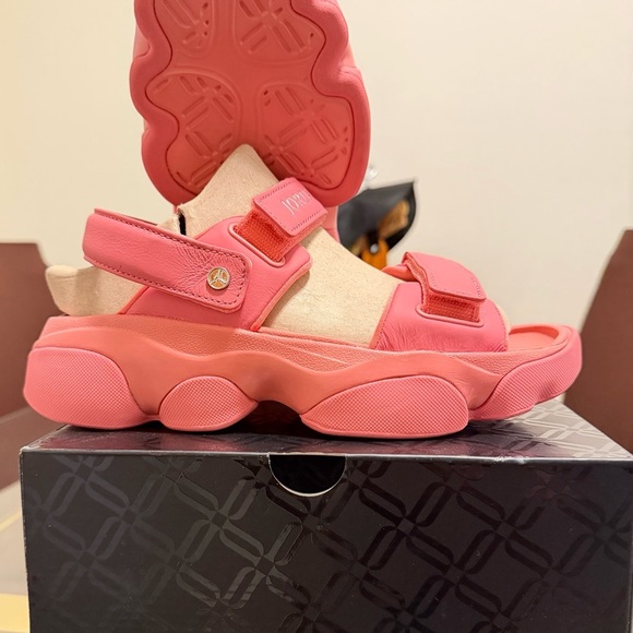 Jordan Deja Sandals - Picture 5 of 5